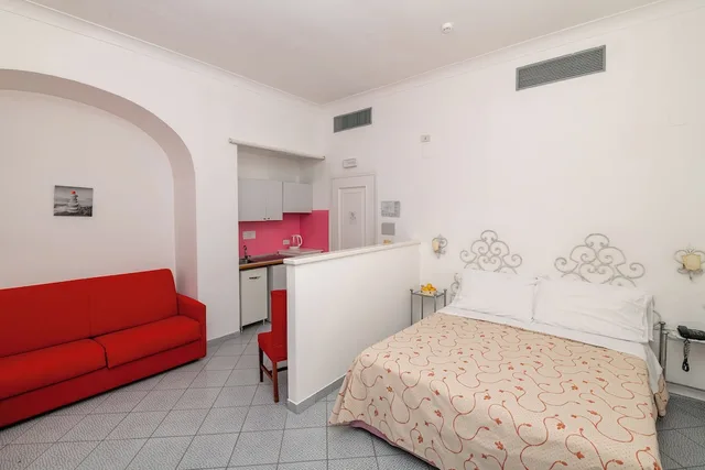 غرفة كلاسيكية بسرير كوين بإطلالة على الحديقة مع أريكة، Palatium Mari Hotel 8/10