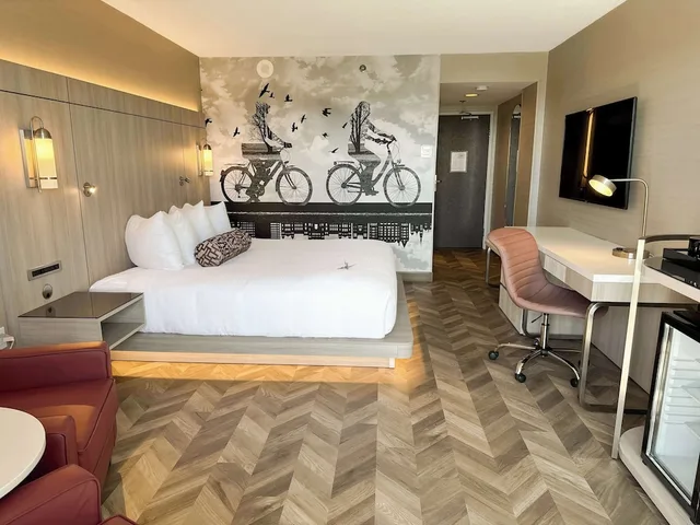 Coast, King Bed, Coast Victoria Hotel Marina By Apa 7/8