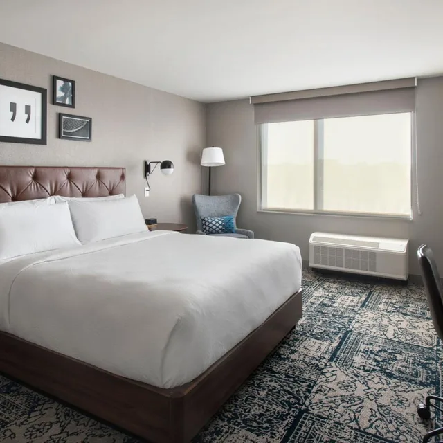 غرفة بسرير كينج بحوض استحمام لذوي الإعاقة، Four Points by Sheraton Albany 3/10