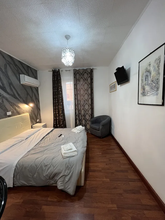 Comfort, Queen Bed, Hotel Como 2/8