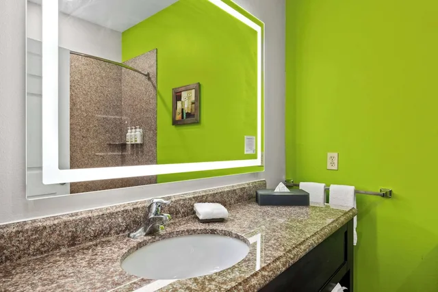 جناح عائلي بسريرين كينج بغرفتي نوم، La Quinta Inn Suites Raymondville 6/7