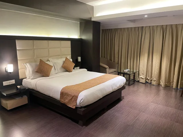 غرفة تنفيذية، Galaxy Hotel 1/3