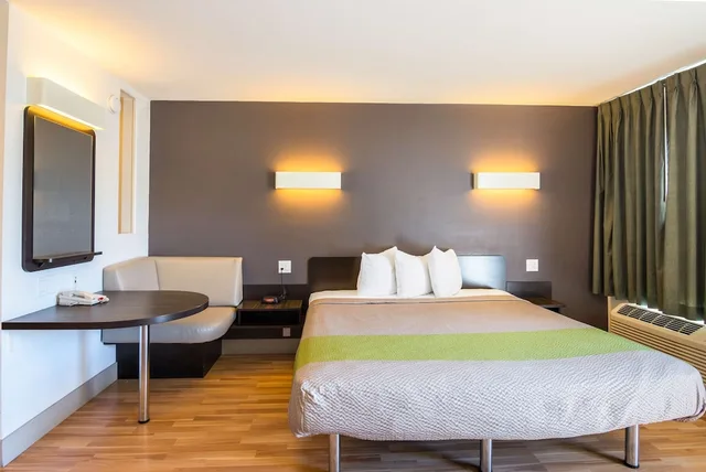 Standard, King Bed, Studio6 Concord, CA 3/10