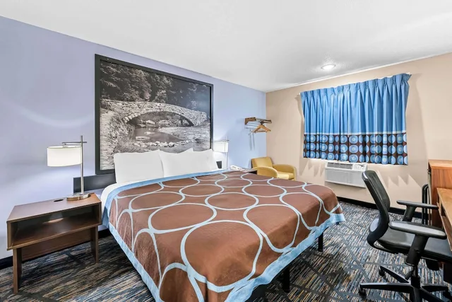 غرفة بسرير كينج، Super 8 by Wyndham Council Bluffs IA Omaha NE Area 2/3