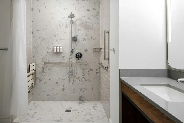 Historical, Guest Room, King Bed, City View، Hotel Forty Five, Macon, a Tribute Portfolio Hotel 3/7