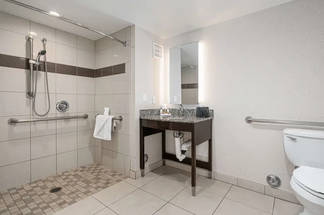 غرفة قياسية بسرير كينج لذوي الإعاقة، Best Western Plus Marina Gateway Hotel 7/8