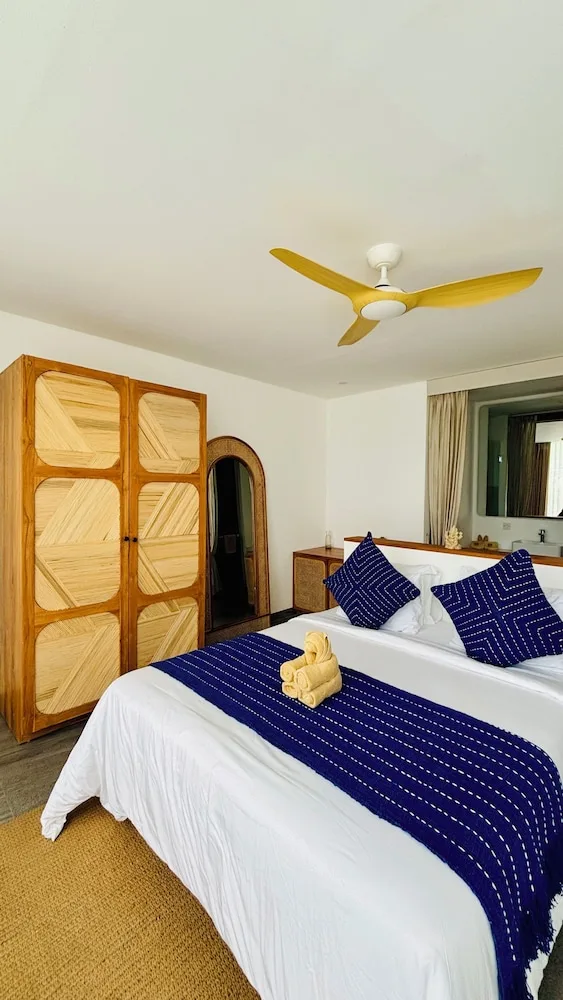 غرفة بريميوم بسرير كوين بإطلالة على المسبح، Mantra Wellness Bali 2/9
