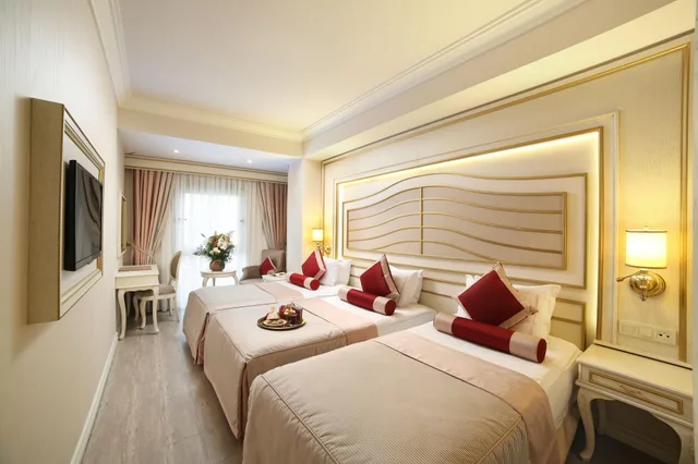 Deluxe, Triple, Multiple Beds, City View, Allergy Friendly، Halifaks Hotel 1/5