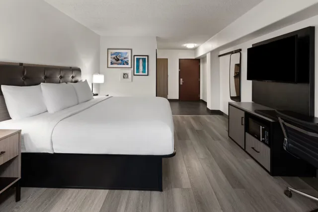 Standard, King Bed, Extra Floor Space، La Quinta Inn & Suites Washington DC-Capital/NoMA 3/8