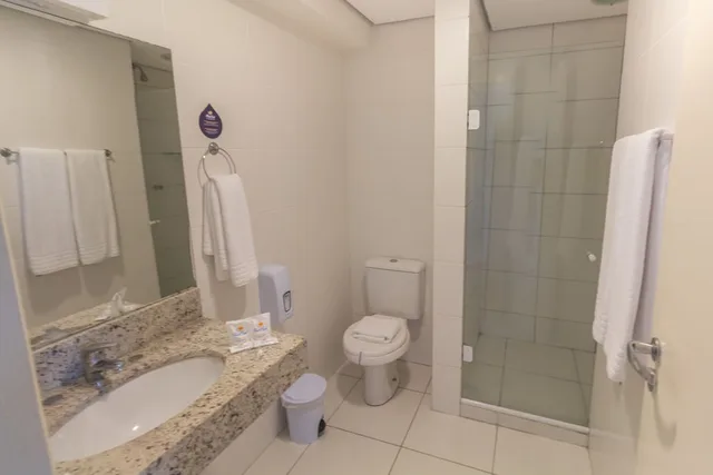 غرفة سوبيريور بسرير مزدوج وسريرين منفصلين بإطلالة على البحر، Hotel Porto Sol Beach 9/10