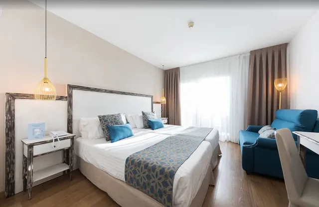 غرفة سوبيريور بسريرين منفصلين بإطلالة على البحر بشرفة، Park Hotel San Jorge 3/4