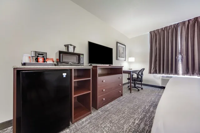 غرفة بسرير كينج لذوي الإعاقة، Cobblestone Inn & Suites - Holdrege 2/5