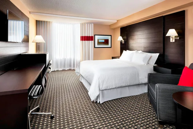 Room, King Bed, Four Points By Sheraton Meadowvale 1/1