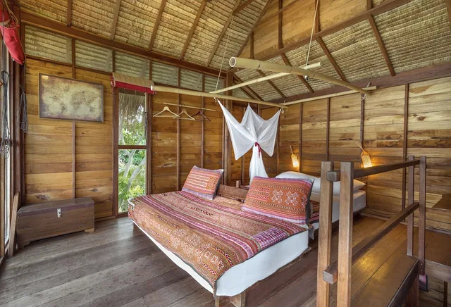 Big, 1 Queen and 1 Single Bed, Garden View، Castaway 2/5