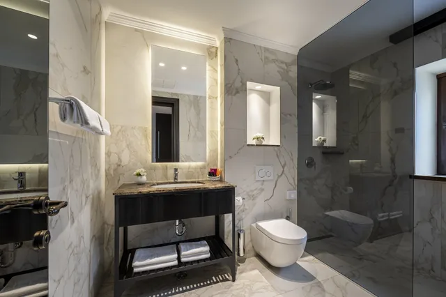 Suite, Villa, King Bed, Old Town View، Valamar Riviera Hotel & Residence 3/3