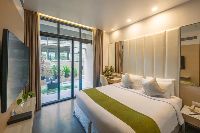 غرفة بريميوم بشرفة، Sarovar Portico Outer Ring Road Bengaluru 4/6