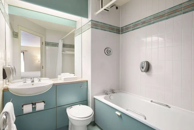 غرفة بسرير كينج مع أريكة، Days Inn by Wyndham Lockerbie Annandale Water 5/6