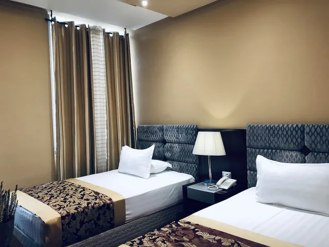 غرفة كلاسيكية بسريرين منفصلين، Kompleksi Arifi Hotel 1/3