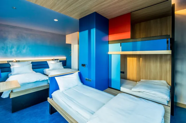 5 Beds, Bunk Bed, 3 Beds, Yooma Side, Yooma Urban Lodge Paris Tour Eiffel 1/1