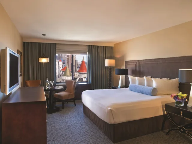Room, King Bed, Resort Tower، Excalibur Hotel and Casino 2/10