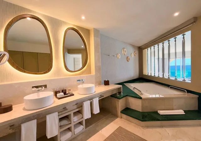 Royal, Grand, Suite, Hot Tub, Grand Park Royal Cancun All Inclusive 4/4