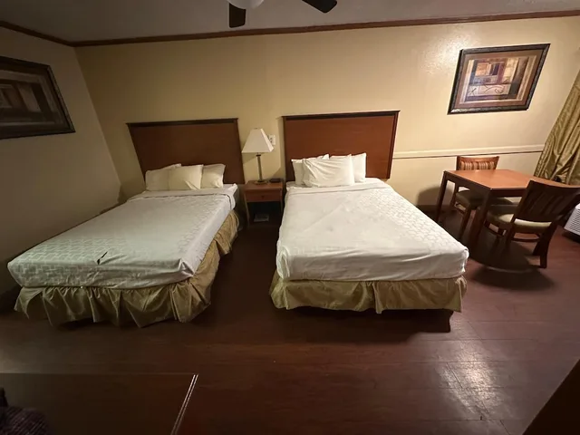 غرفة بسريرين مزدوجين للمدخنين، Hotel Red Rose by Townhouse Covington I-64 4/9