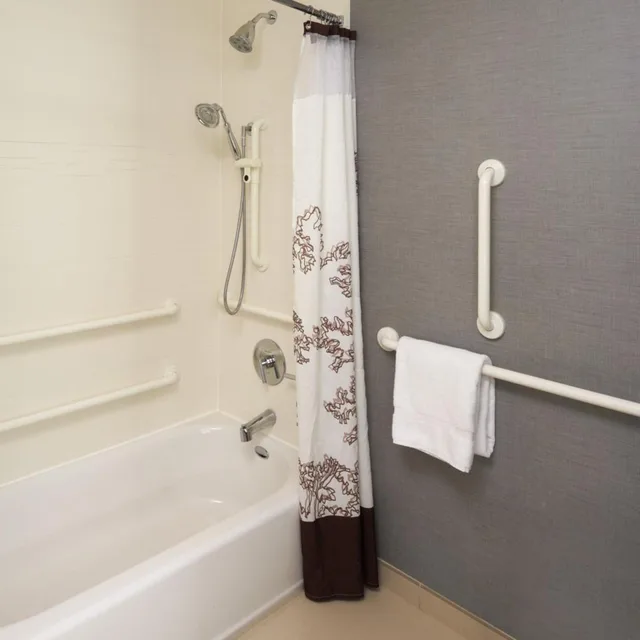 استوديو بسرير كينج مع أريكة بحوض استحمام لذوي الإعاقة، Residence Inn Philadelphia Airport 5/5