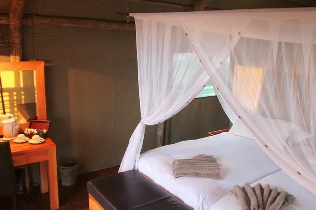 خيمة بسريرين منفصلين، Suricate Tented Kalahari Lodge 2/3