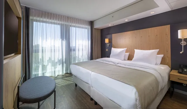 جناح عائلي بسرير كينج مع أريكة، Maritim Hotel Ingolstadt 1/6