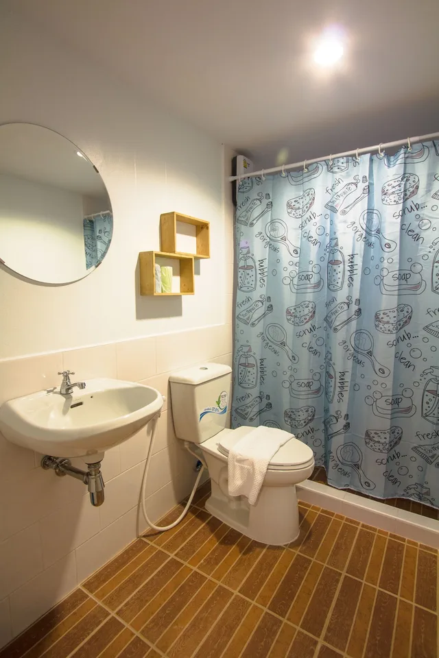 غرفة ثلاثية بسرير كوين وسرير فردي، Nautical Home Bed & Breakfast Khaolak 7/7