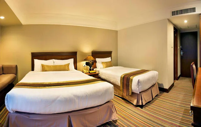 غرفة ديلوكس بسرير مزدوج وسرير فردي، Royal Rattanakosin Hotel 1/2