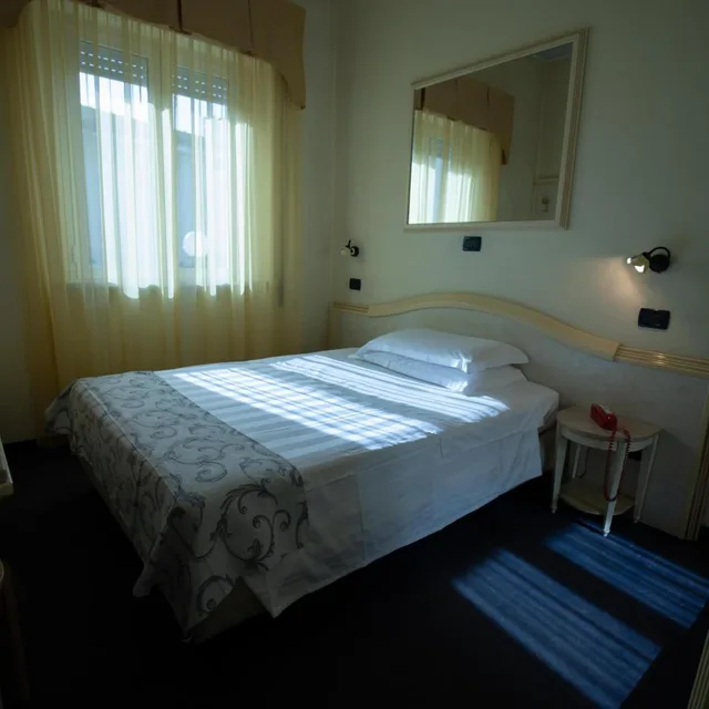 غرفة مفردة، Hotel London 3/10