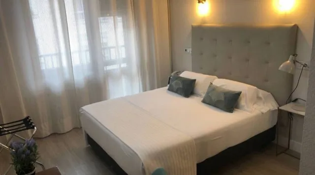 غرفة قياسية بسرير مزدوج، Marques de Santillana Hotel 8/10