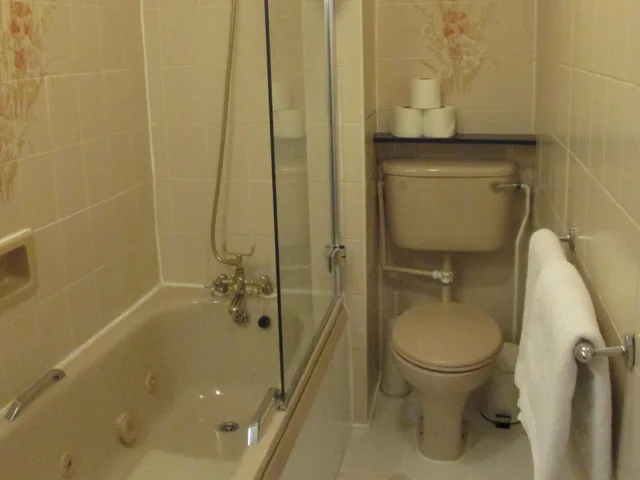 غرفة قياسية ثلاثية، Mitre House 4/4