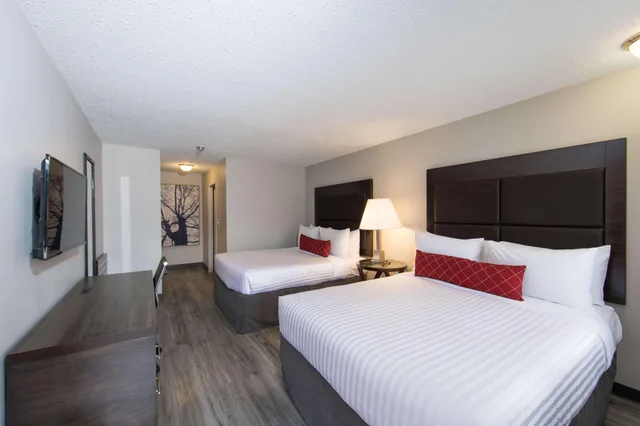 غرفة بسريرين كوين بمطبخ صغير في الطابق الأرضي، SureStay Hotel by Best Western Castlegar 1/4