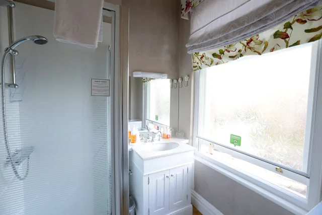 غرفة فاخرة بسرير كينج، Bryn Woodlands House 8/9