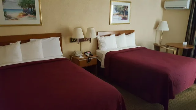 غرفة قياسية بسريرين مزدوجين، Econo Lodge Tampa near Busch Gardens 4/6