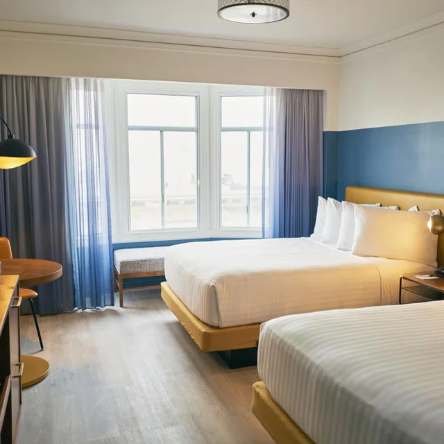 غرفة بسرير كينج لذوي الإعاقة، HOTEL JULIAN 1/4