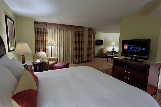Evolution, Junior Suite, King Bed، Hilton Garden Inn Toronto Airport 1/7