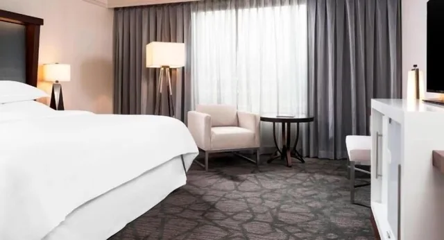 غرفة كلوب رباعية، SHERATON BLOOMINGTON HOTEL 3/5