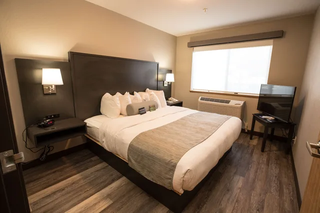 غرفة قياسية بسرير كينج لذوي الإعاقة، Best Western Sawtooth Inn & Suites 4/7