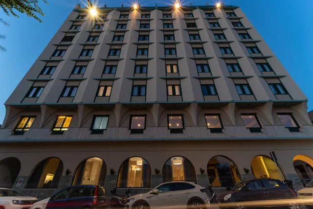 جناح جونيور، Hotel Catalunya 1/1