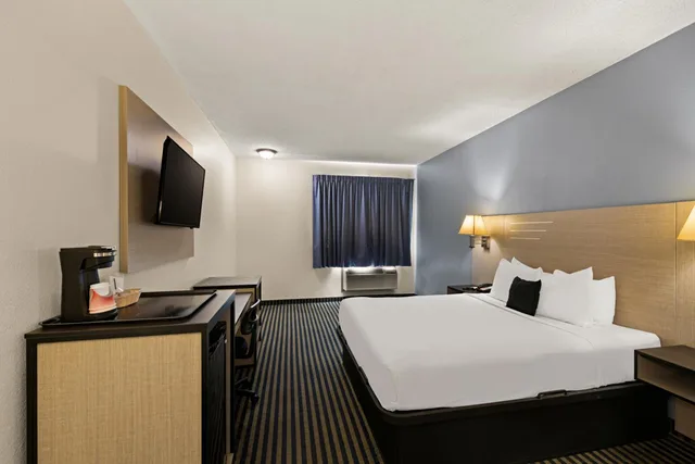 غرفة بسرير كوين لذوي الإعاقة، Red Lion Inn & Suites Gretna 1/7