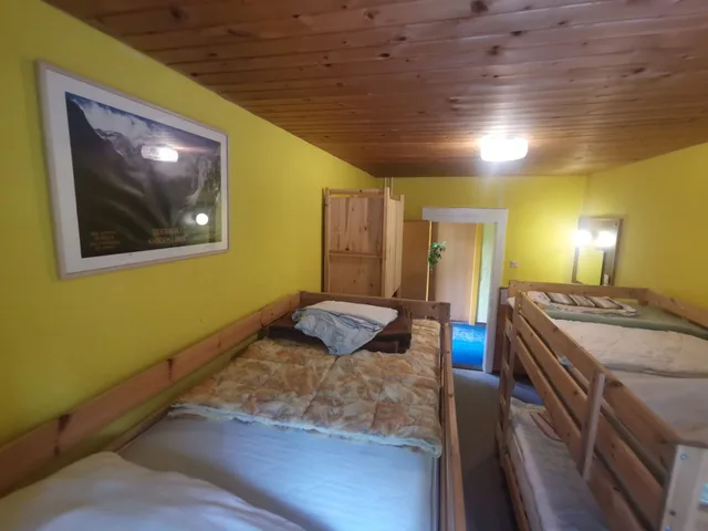غرفة رباعية بأربعة أسرّة بحمام مشترك، Hostel Pod Voglom 1/2