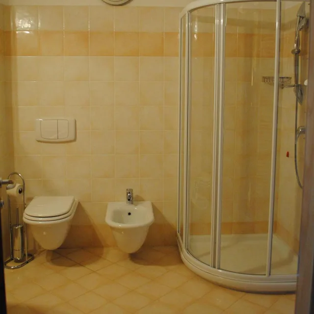 غرفة رباعية، International Hotel Iseo 7/9