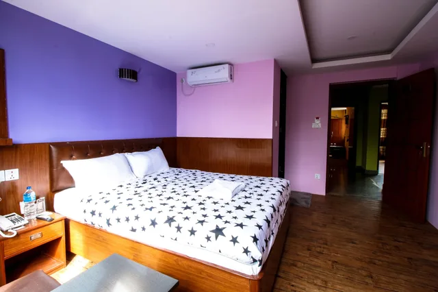 غرفة قياسية بسرير مزدوج أو سريرين منفصلين، Everest Holiday Inn 1/4