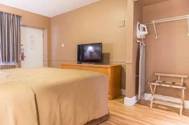 غرفة سوبيريور بسرير كينج، Econo Lodge Downtown Ottawa 3/5