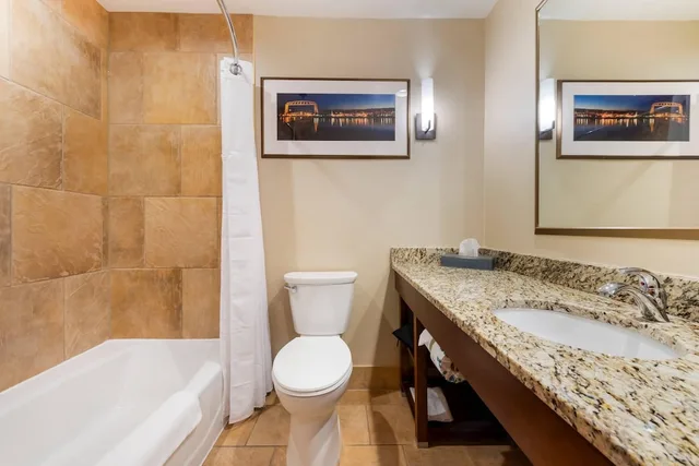 City, Suite, King Bed, Sofa, Lift Bridge Lodge Ascend Hotel Collection 5/7