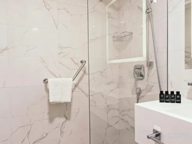 غرفة قياسية بسرير كينج مع أريكة، Central Point Hotel Belgrade 6/8