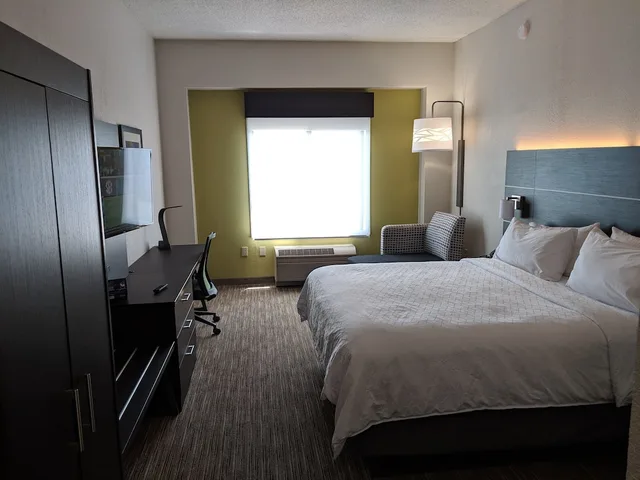 غرفة قياسية بسرير كينج، Holiday Inn Express Hotel Suites Charlotte Concord I 85 1/1